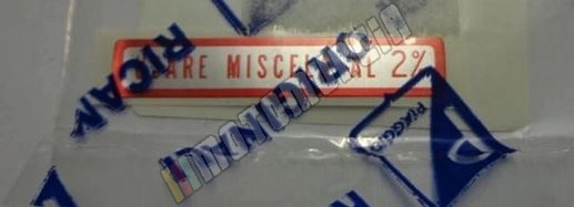 Aufkleber, Motiv: usare Miscela al 2%, rot
