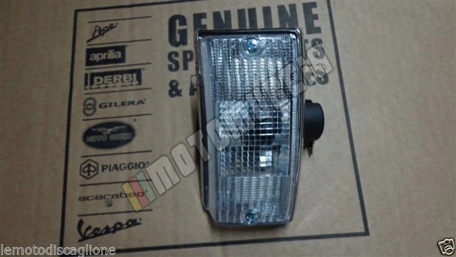 Indicator Triom, front, left, white