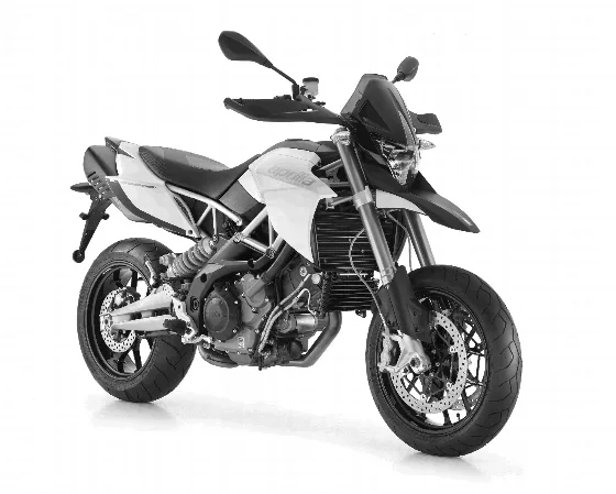 Aprilia Dorsoduro 1200 2013